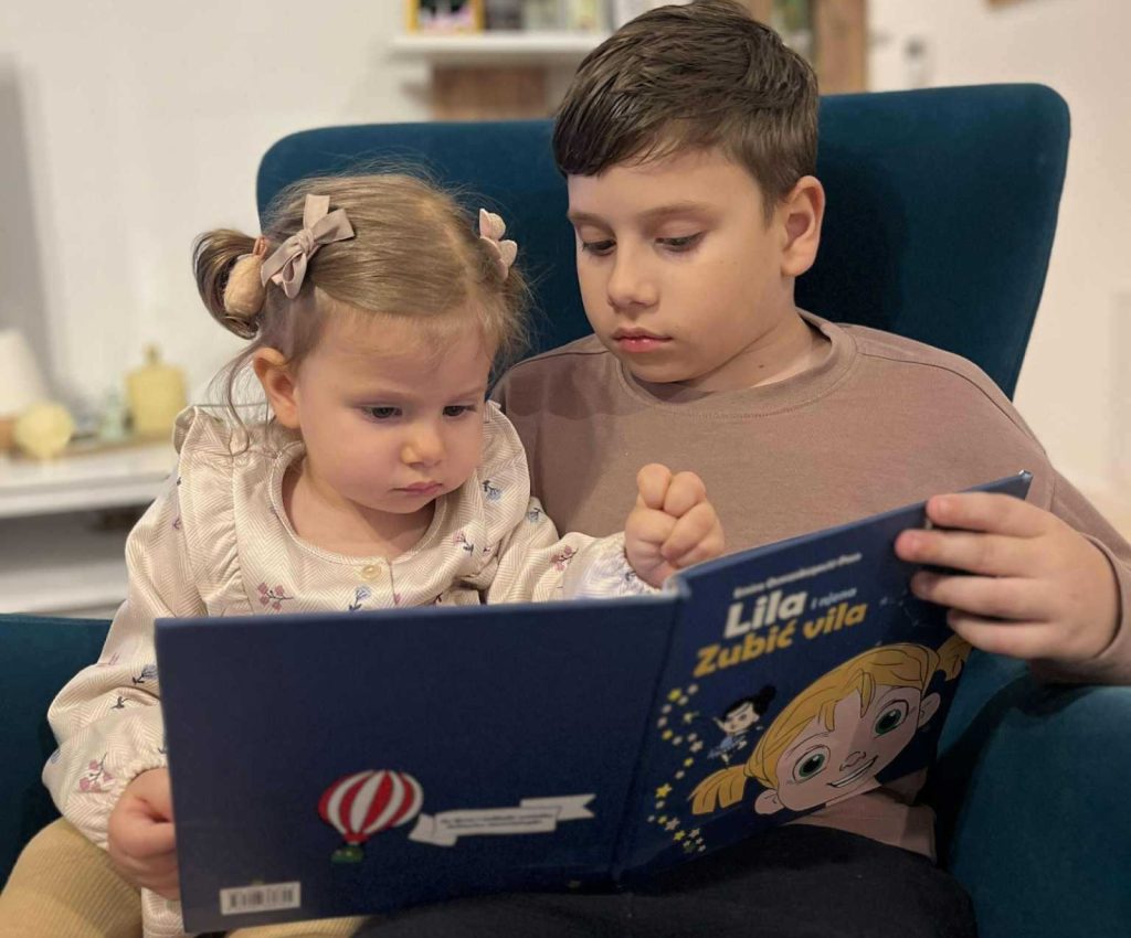 Djeca čitaju slikovnicu Lila i njena zubic vila
